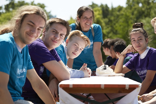 Schüler*innen bei einer Weltklasse!-Aktion in Berlin