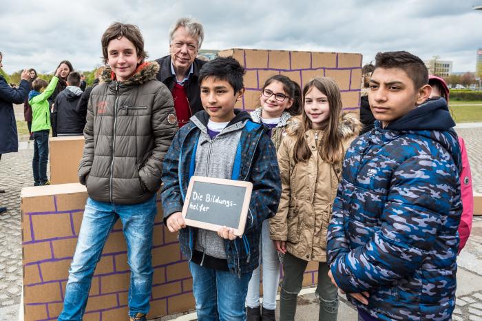 Das Team "Die Bildungshelfer" mit Dr. Dieter Rossmann (MdB)